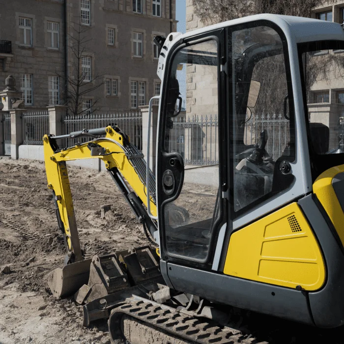 Minibagger auf einer Baustelle